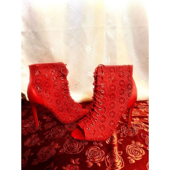 Stiletto High-Heels With Red See-Through Design Size 7 1/2 - Picture 2 of 5